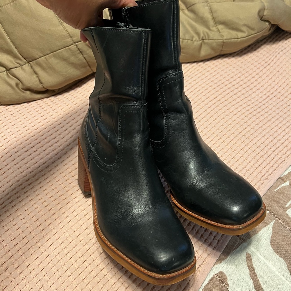 Seychelles Turbulent Leather Ankle Boot - Size 9